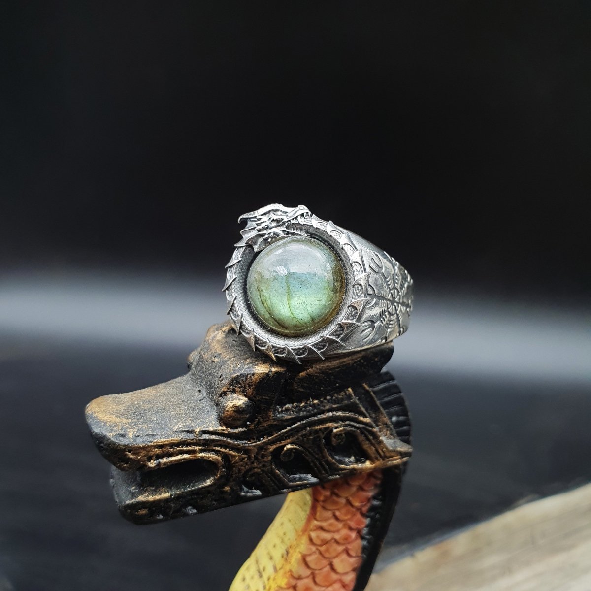 Anello Ouroboros - Helm of Awe - Luminis